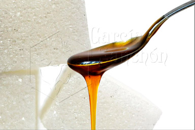 ¿Miel o el azúcar? A nivel calórico, la miel aporta un poco menos calorias que el azúcar.